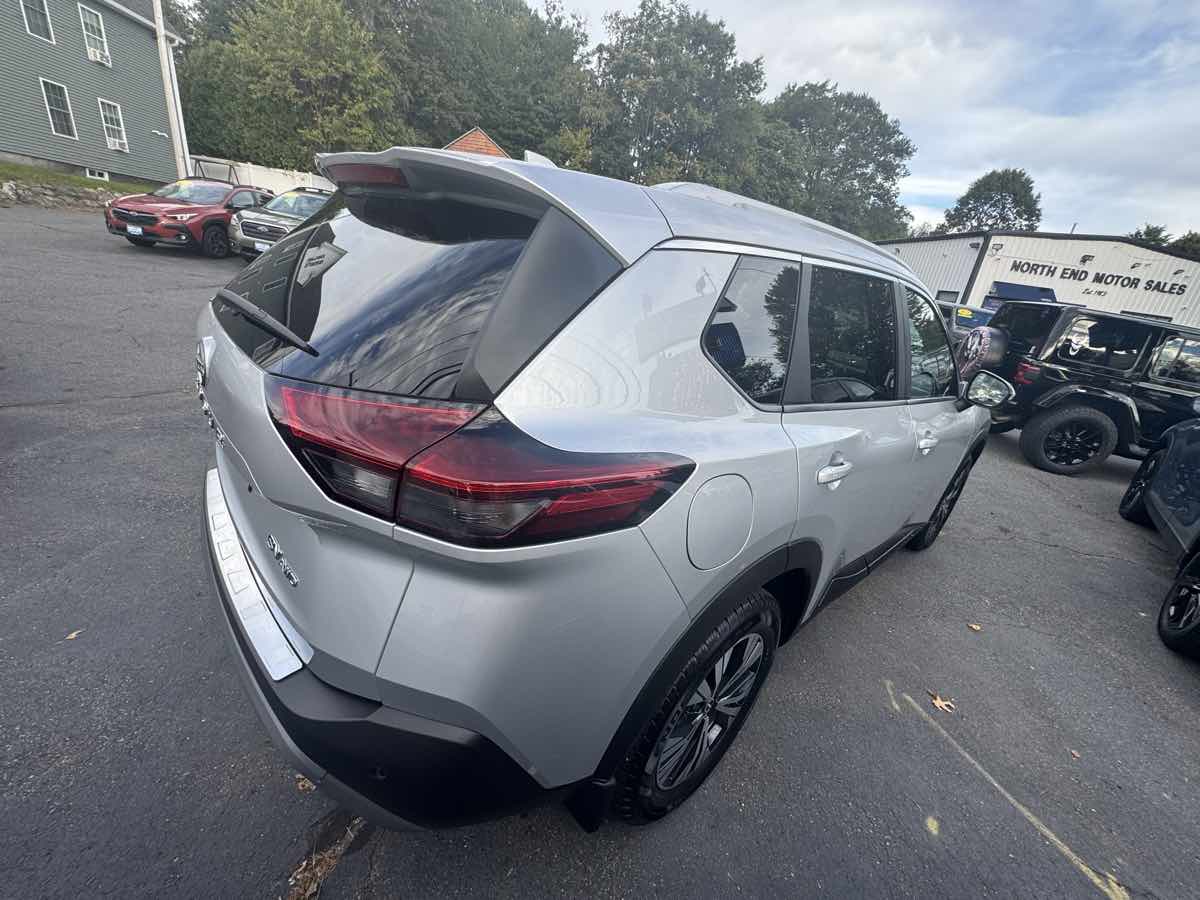 2022 Nissan Rogue SV photo 7