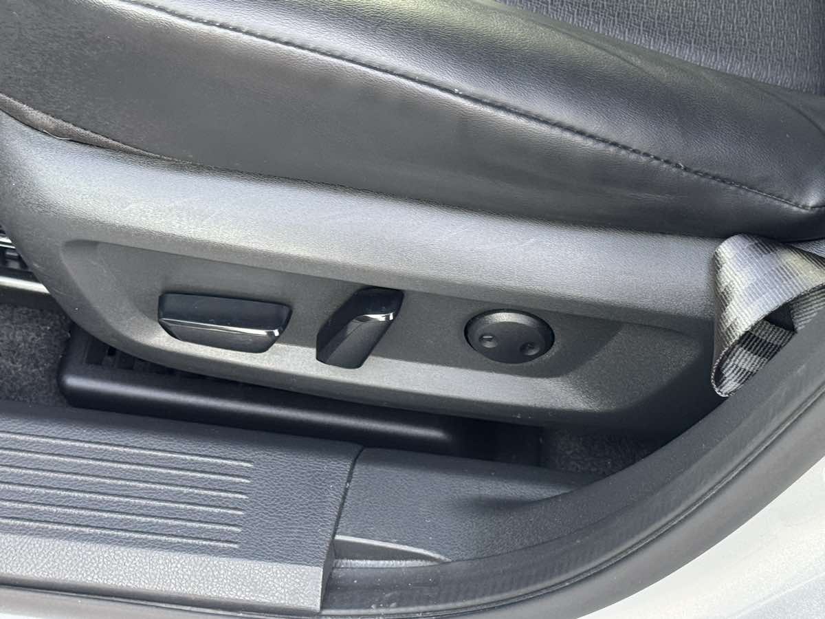 2022 Nissan Rogue SV photo 10