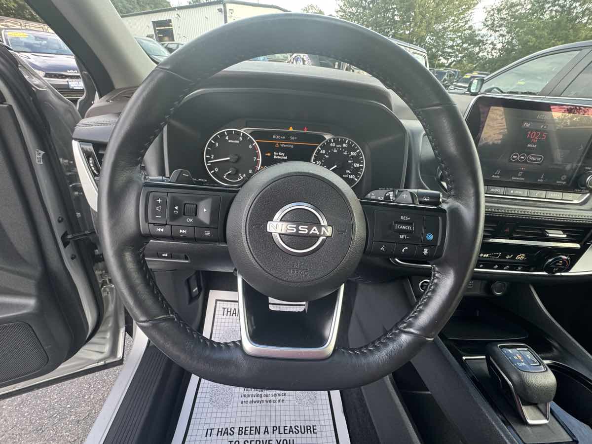 2022 Nissan Rogue SV photo 14