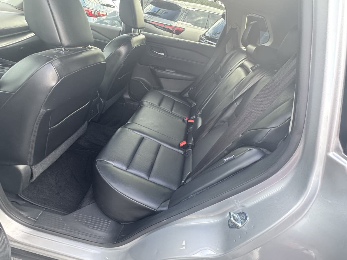 2022 Nissan Rogue SV photo 18