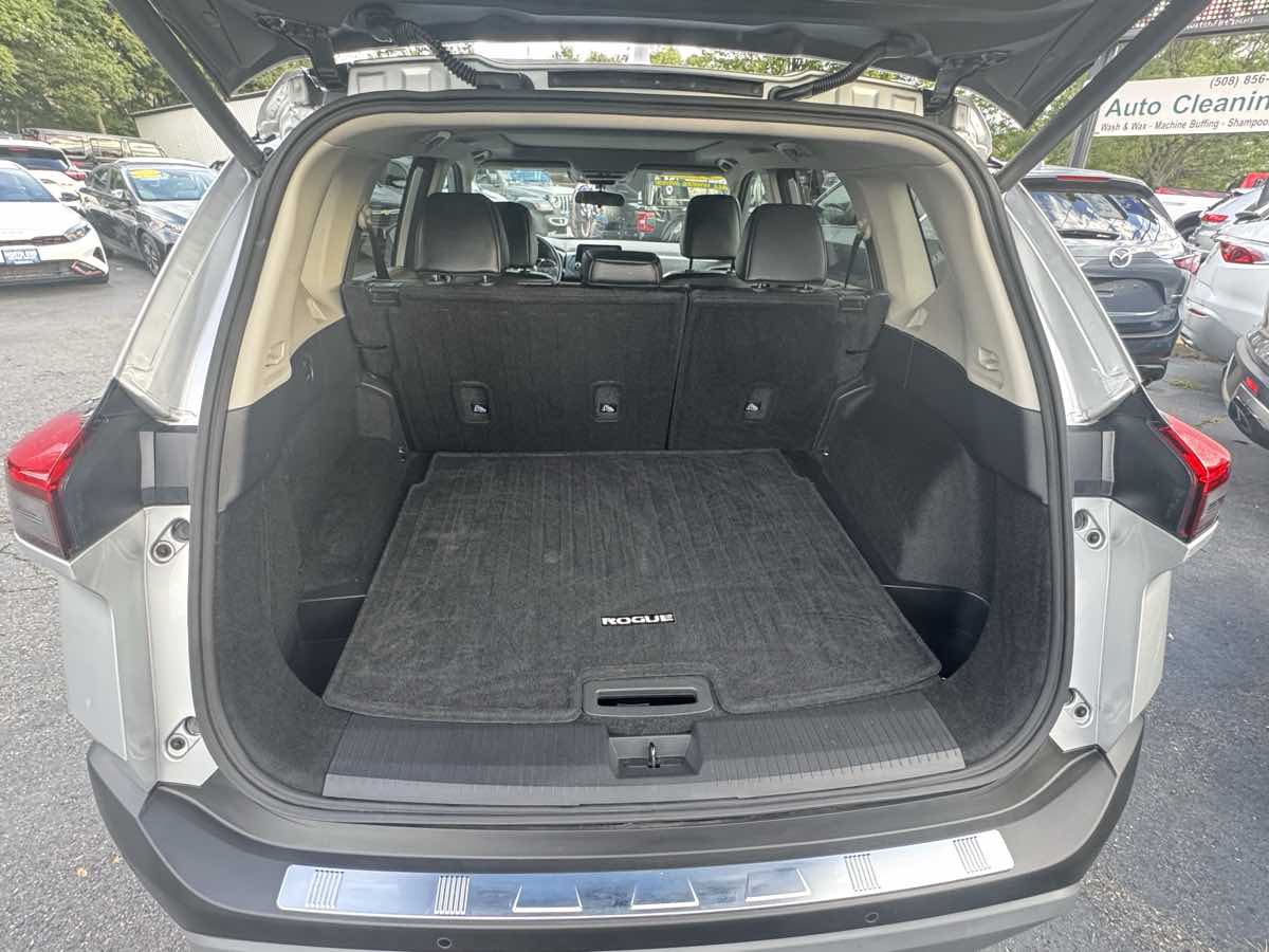 2022 Nissan Rogue SV photo 20
