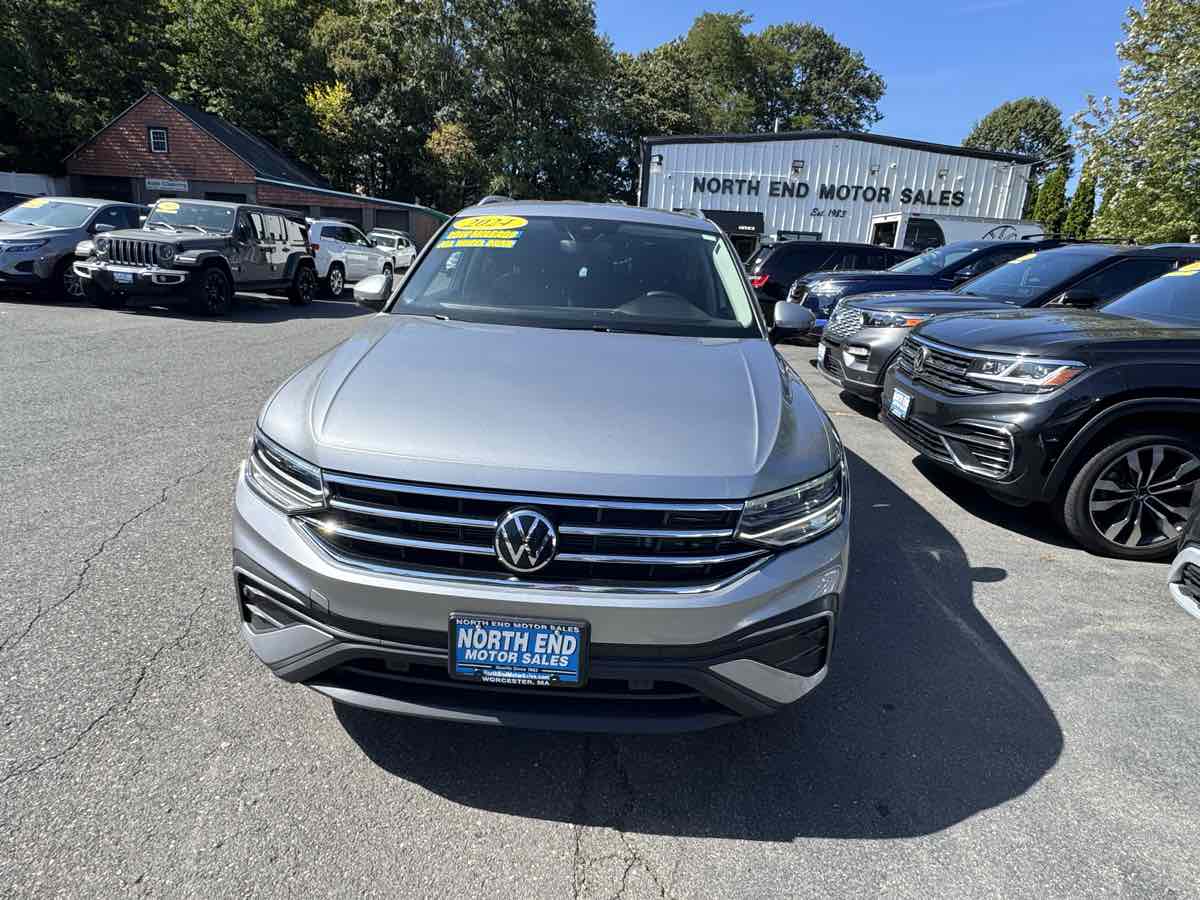 2024 Volkswagen Tiguan SE Wolfsburg Edition photo 3