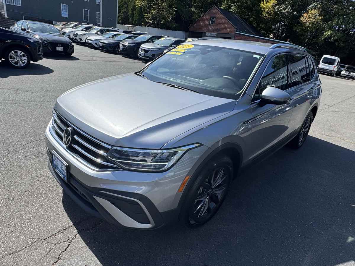 2024 Volkswagen Tiguan SE Wolfsburg Edition photo 2