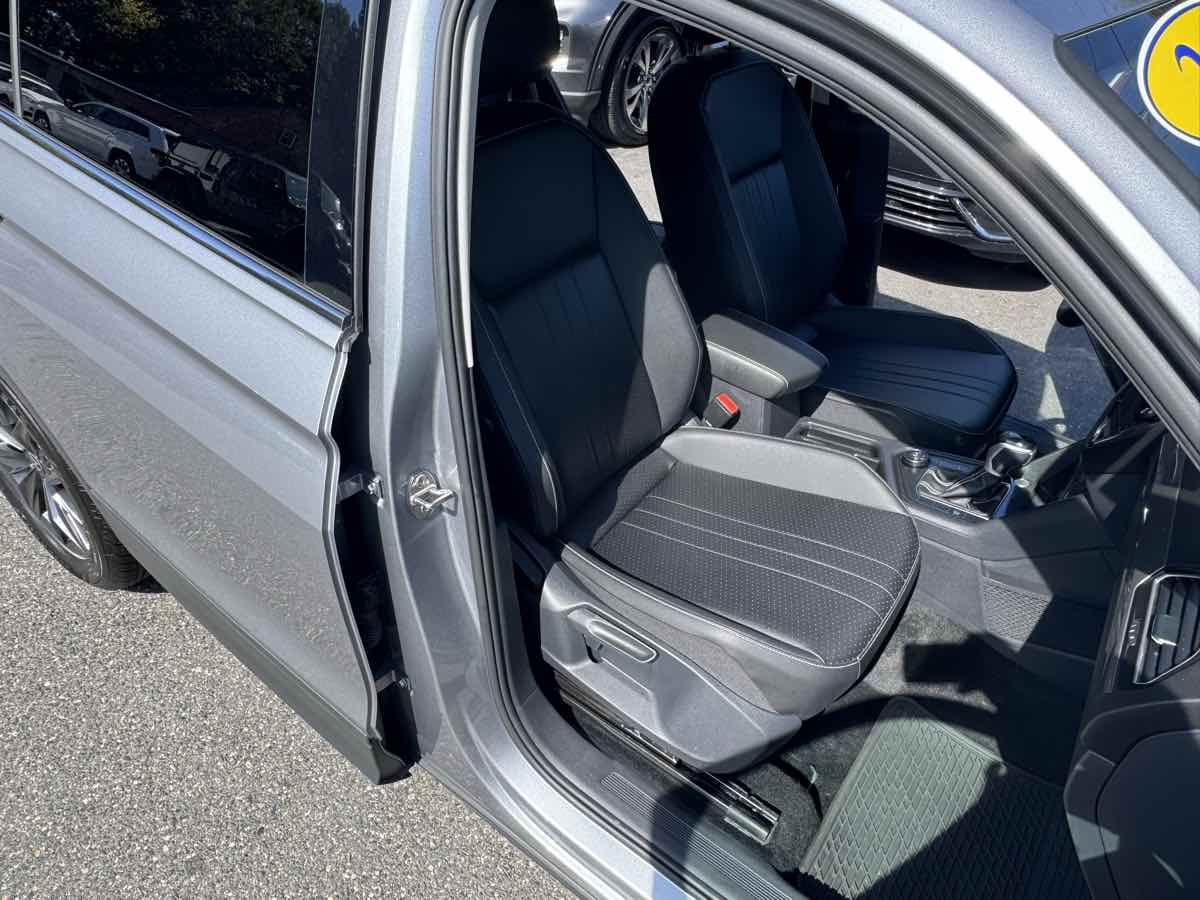 2024 Volkswagen Tiguan SE Wolfsburg Edition photo 24