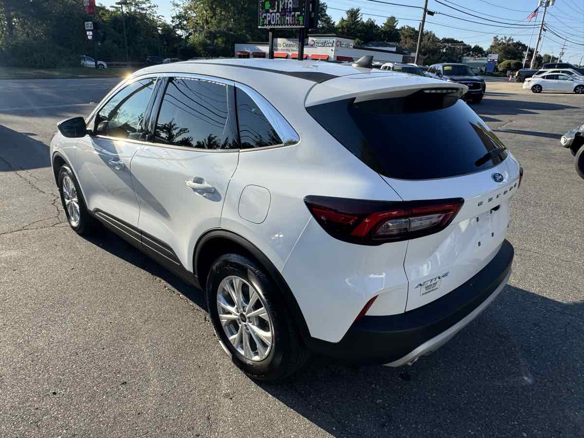 2023 Ford Escape Active photo 3