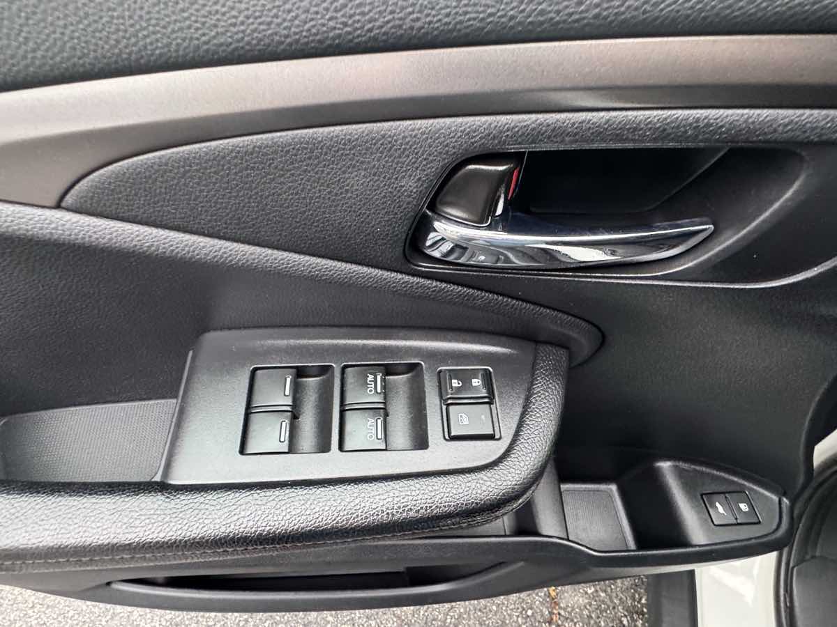 2017 Honda Pilot EX-L photo 11