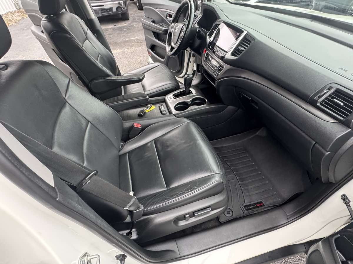 2017 Honda Pilot EX-L photo 16