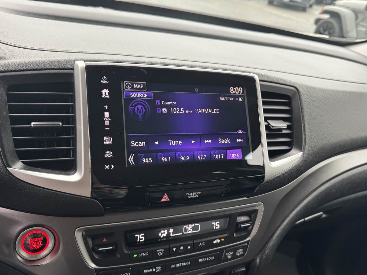 2017 Honda Pilot EX-L photo 18