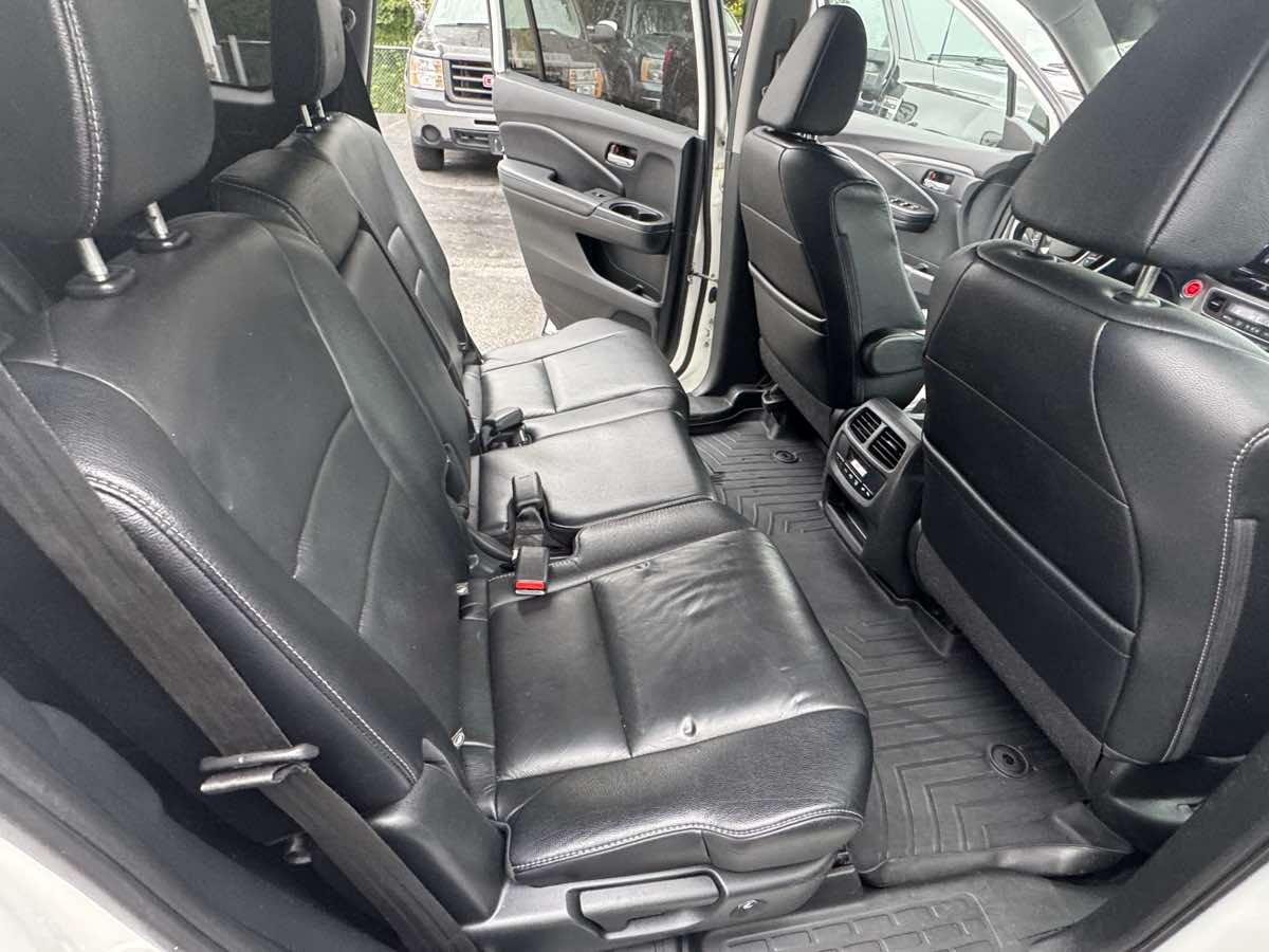2017 Honda Pilot EX-L photo 19