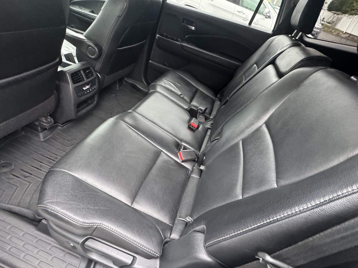 2017 Honda Pilot EX-L photo 20