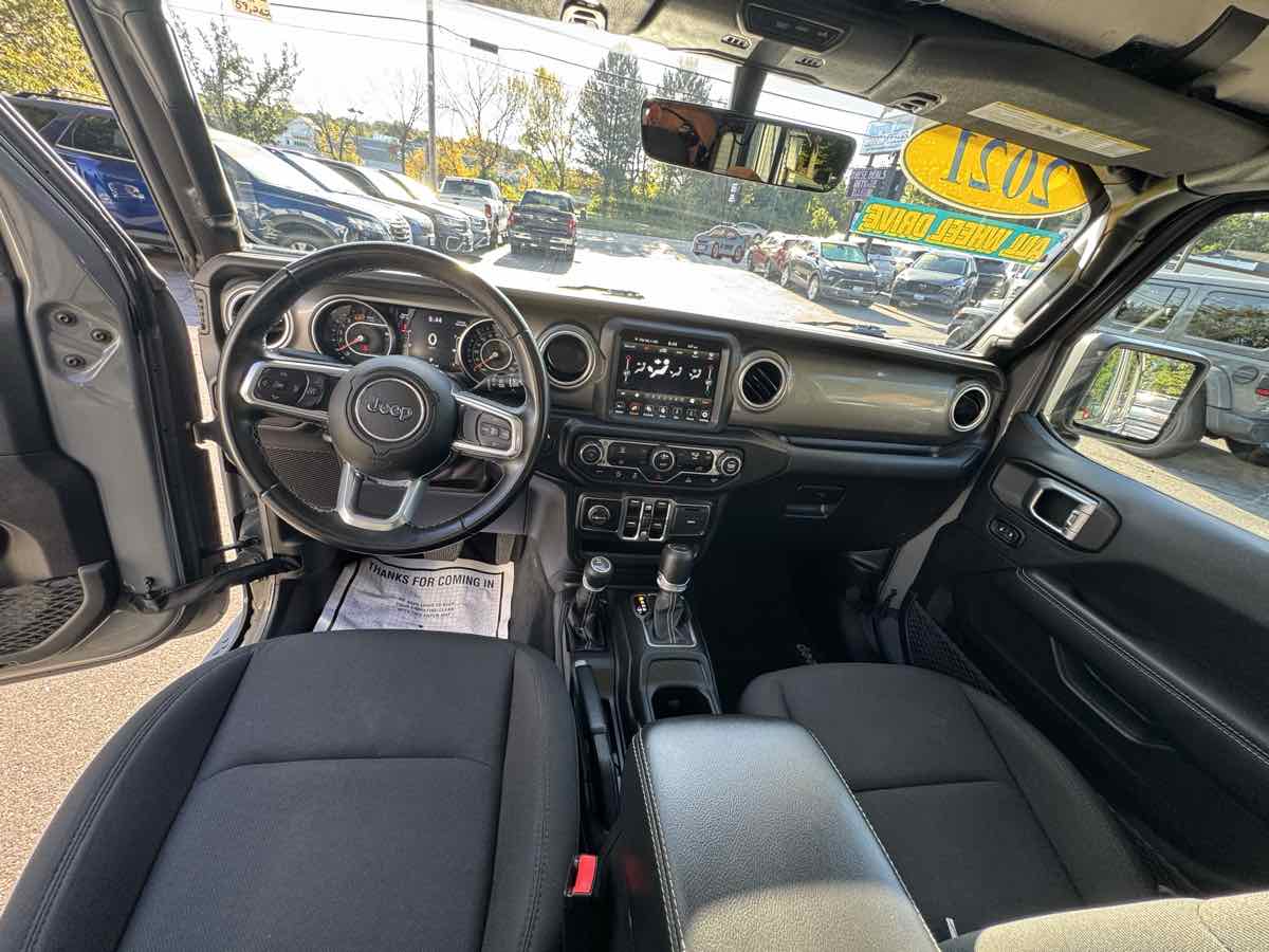 2021 Jeep Wrangler Unlimited Sahara photo 11