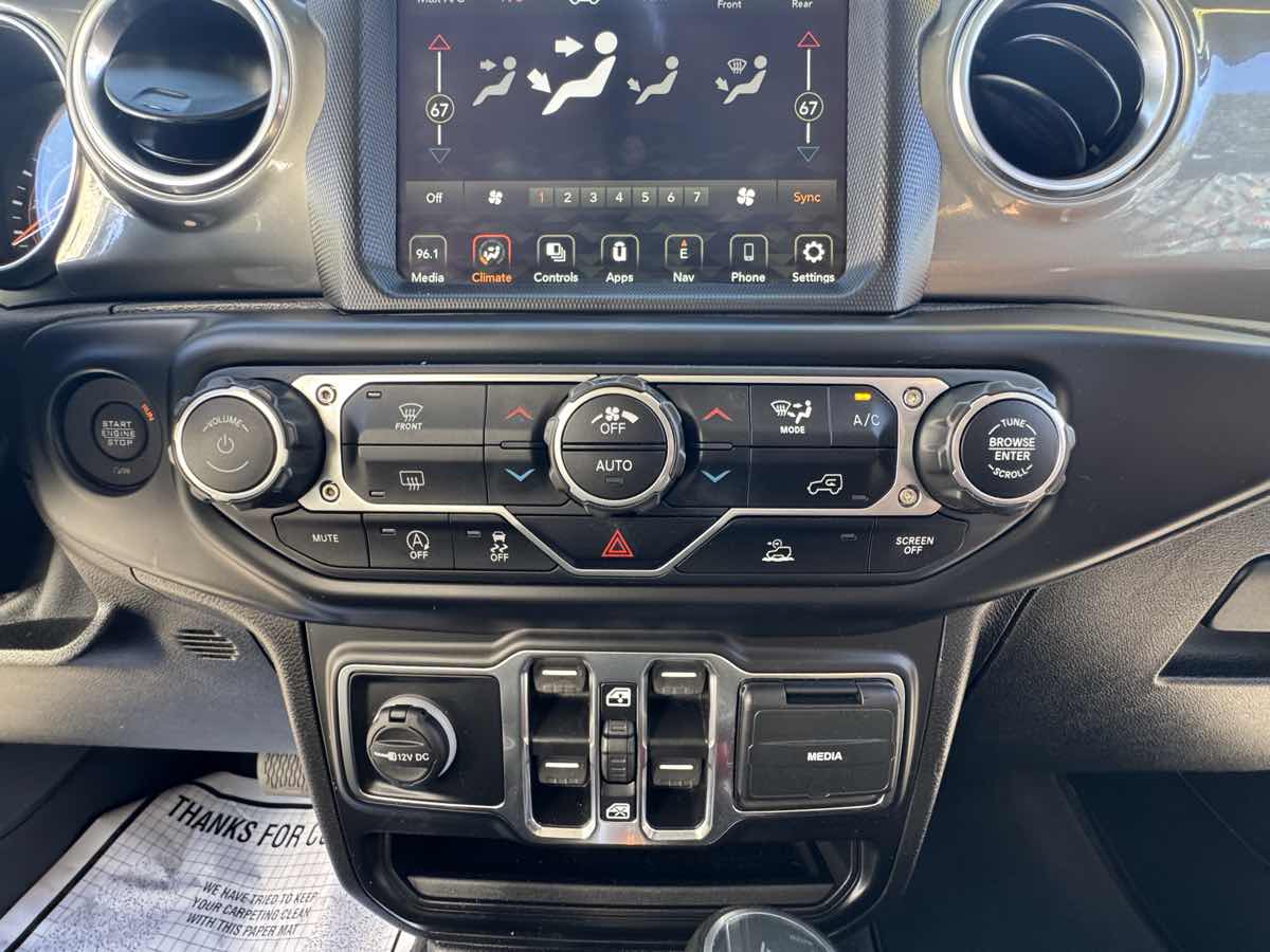 2021 Jeep Wrangler Unlimited Sahara photo 12