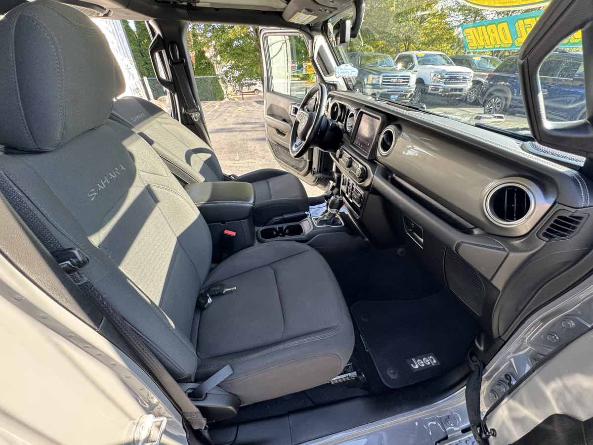 2021 Jeep Wrangler Unlimited Sahara photo 14
