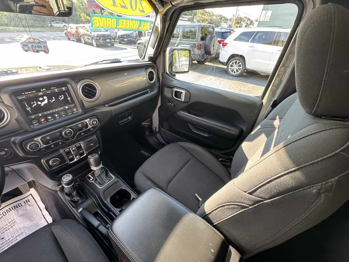 2021 Jeep Wrangler Unlimited Sahara photo 15