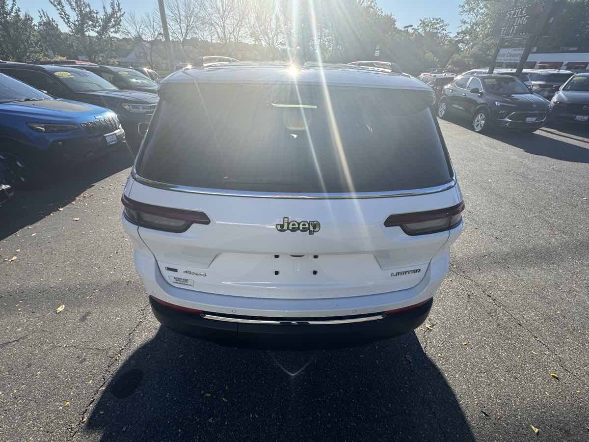 2023 Jeep Grand Cherokee Limited photo 3