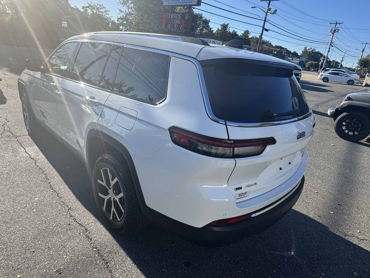 2023 Jeep Grand Cherokee Limited photo 4