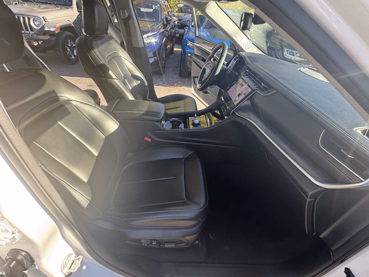 2023 Jeep Grand Cherokee Limited photo 17