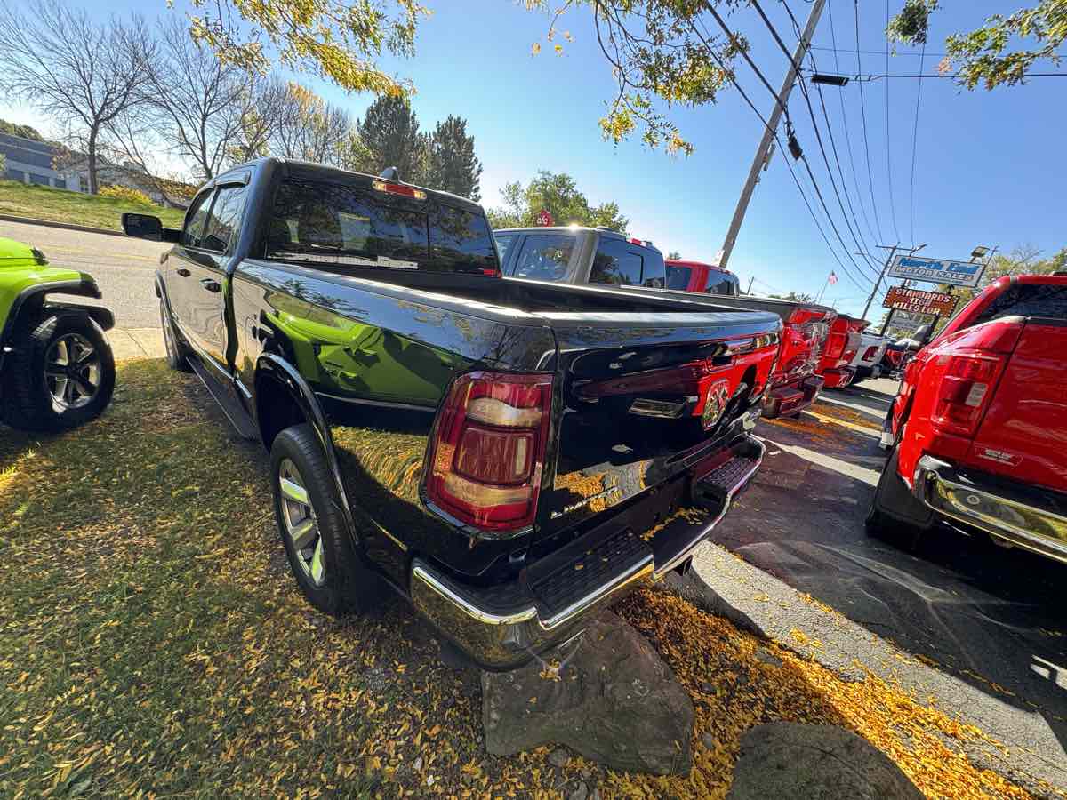 2022 Ram 1500 Limited photo 2
