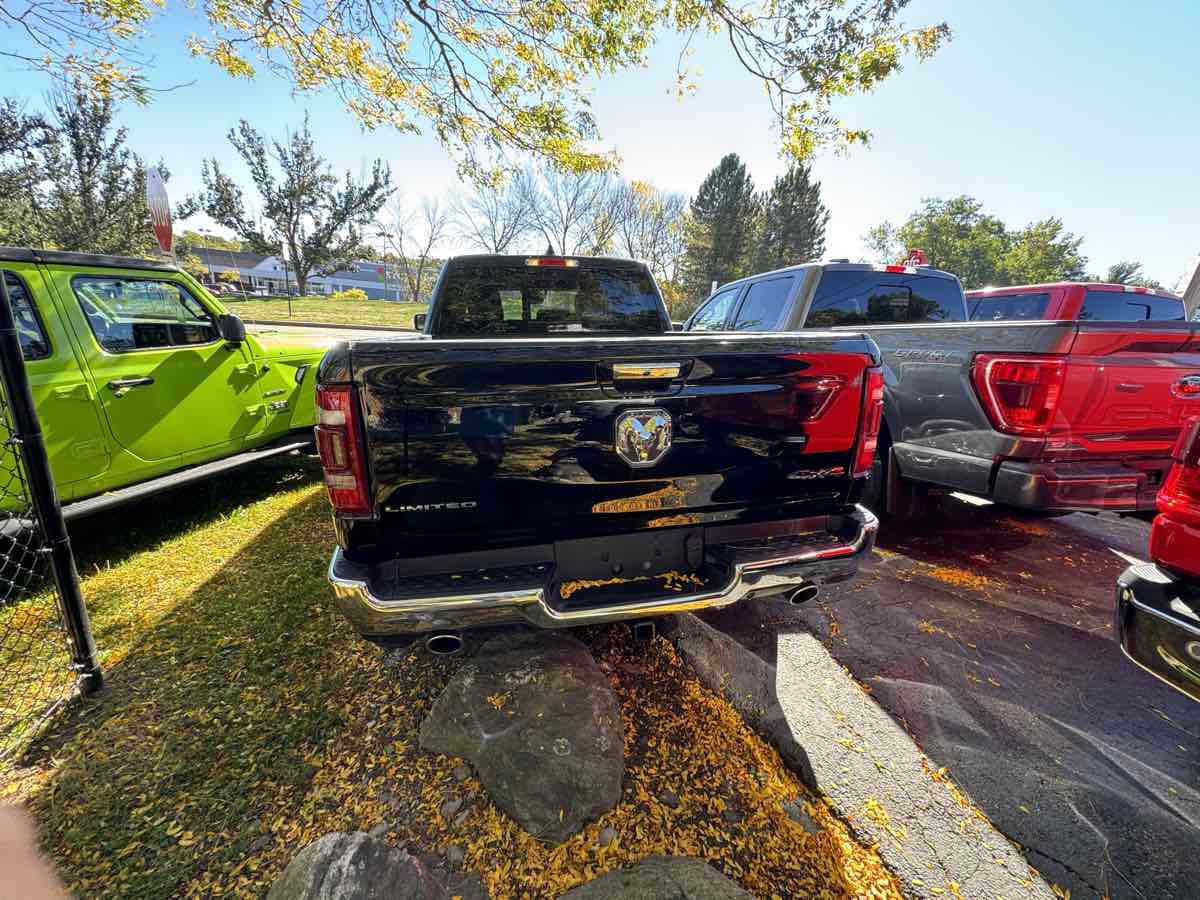 2022 Ram 1500 Limited photo 3
