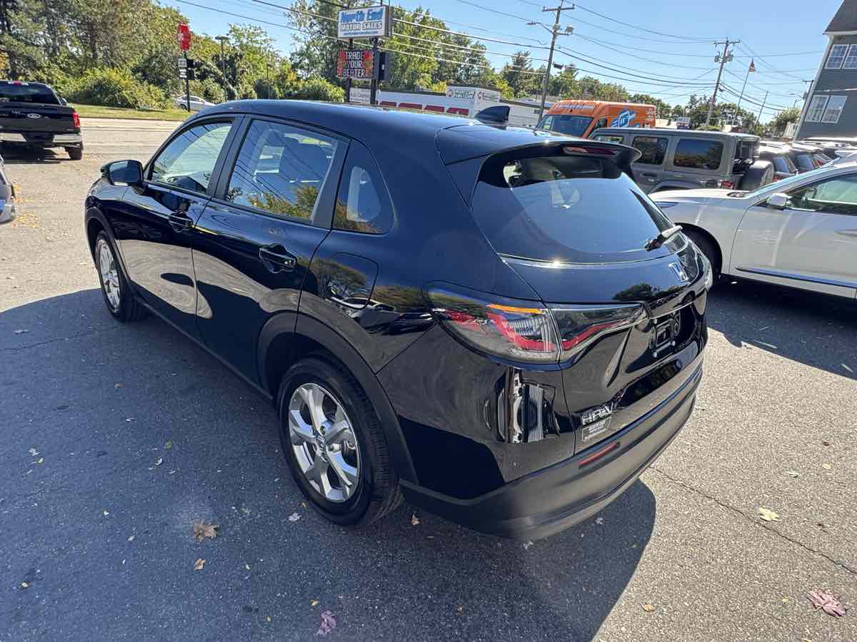 2025 Honda HR-V LX photo 3