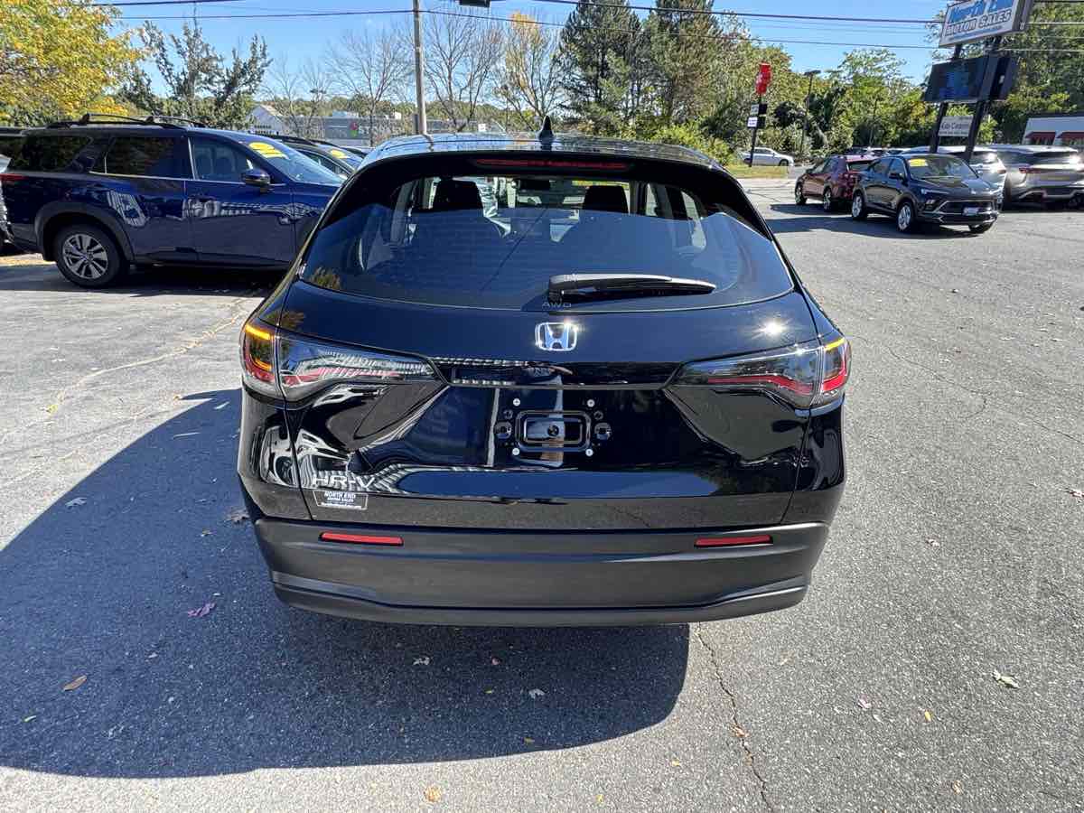 2025 Honda HR-V LX photo 4
