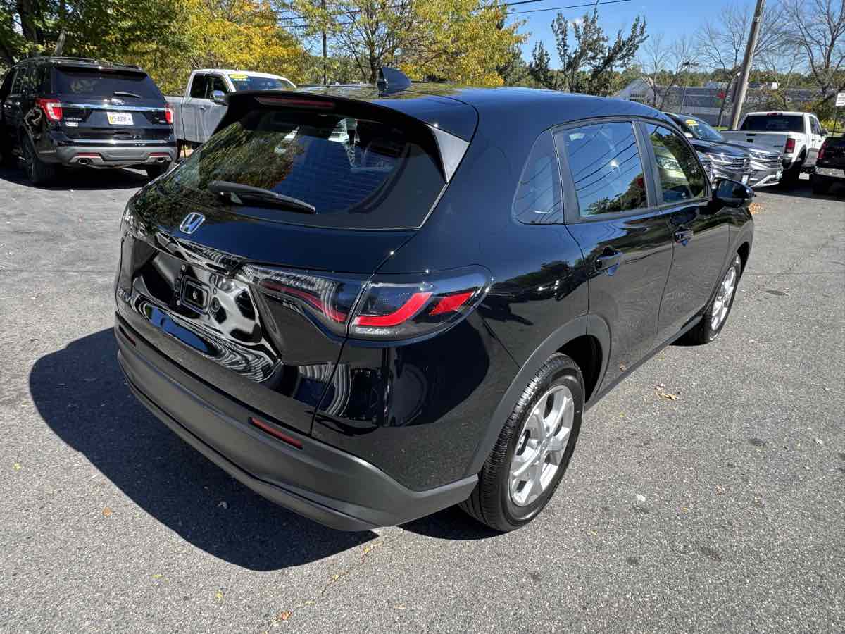 2025 Honda HR-V LX photo 5