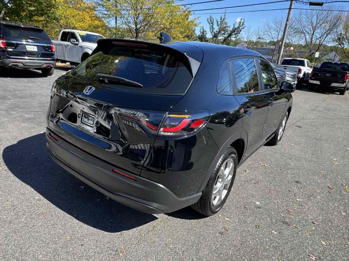 2025 Honda HR-V LX photo 8