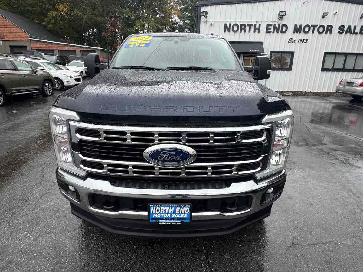 2024 Ford F-250 XLT photo 2