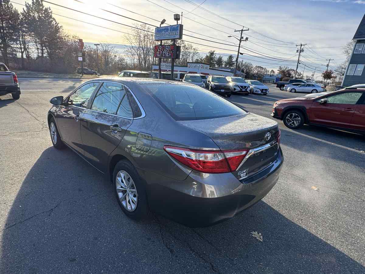 2016 Toyota Camry LE photo 3