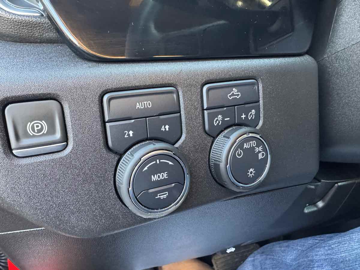 2025 Chevrolet Silverado 1500 LT - Photo 19