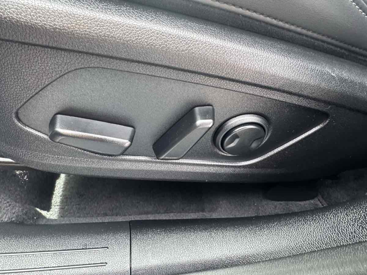 2025 Kia Sorento X-Line SX - Photo 14