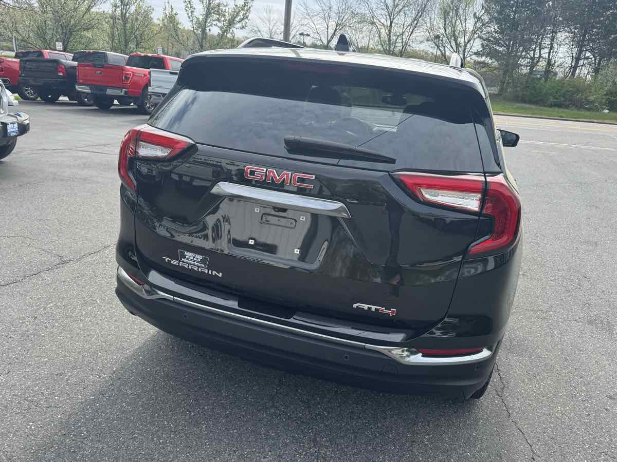 View vehicle photo 4