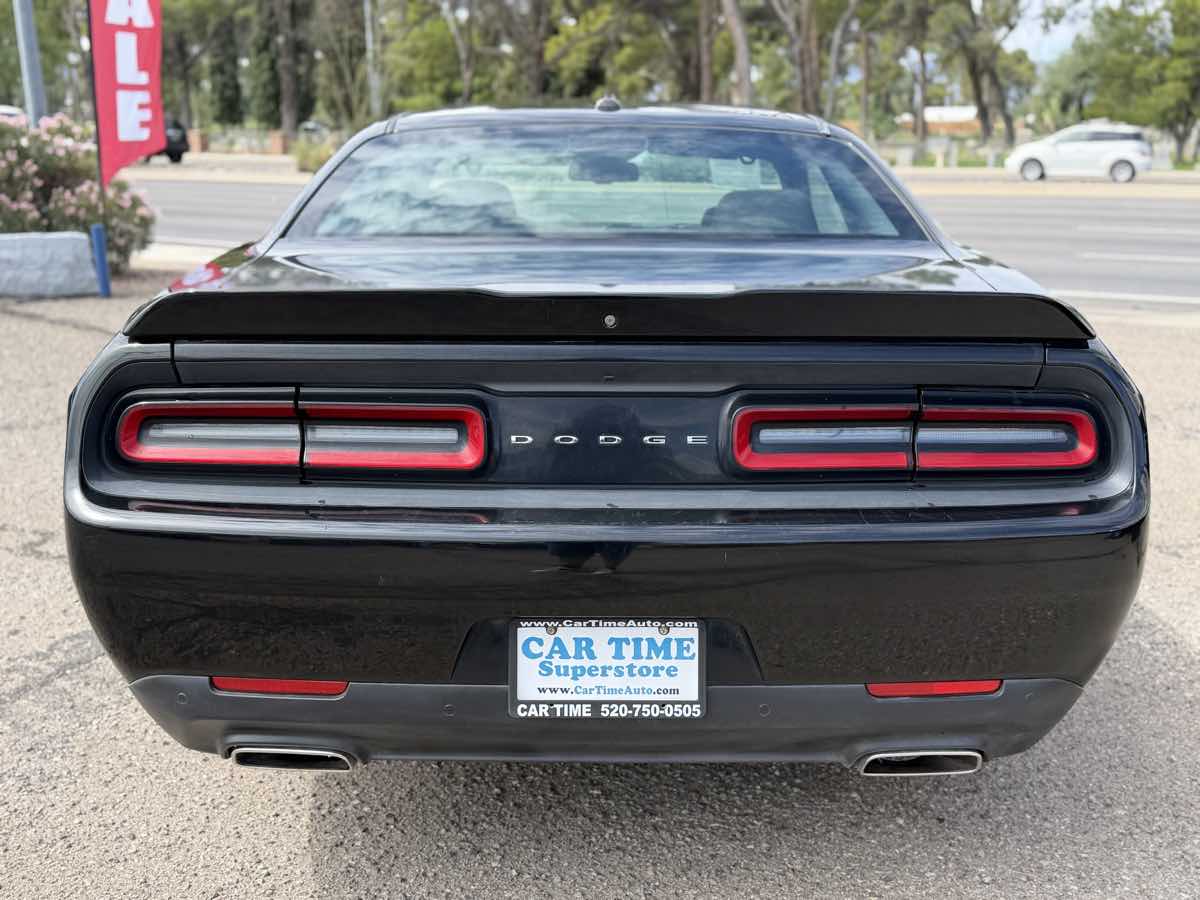 Dodge Challenger photo 5