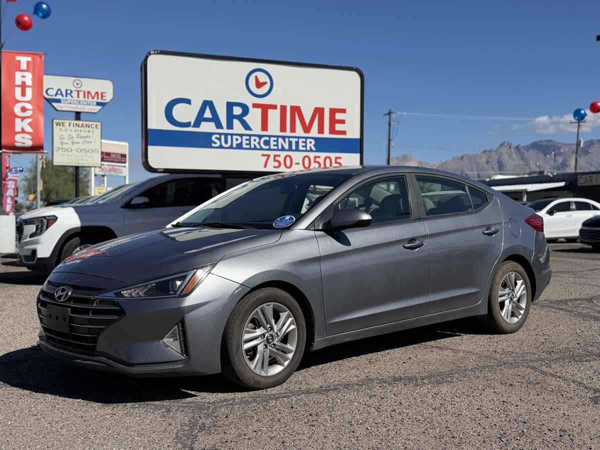 Hyundai Elantra photo 2