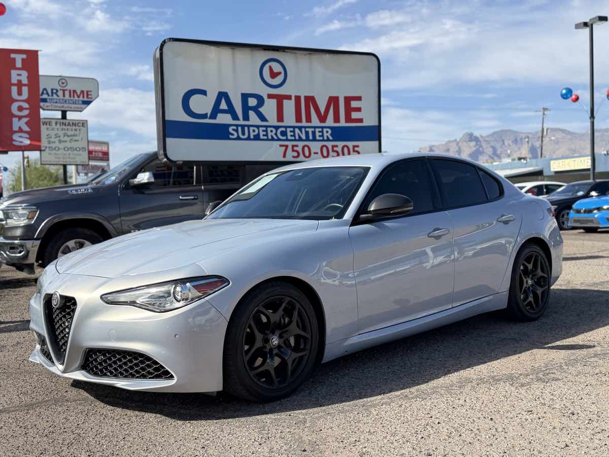 Alfa Romeo Giulia photo 2