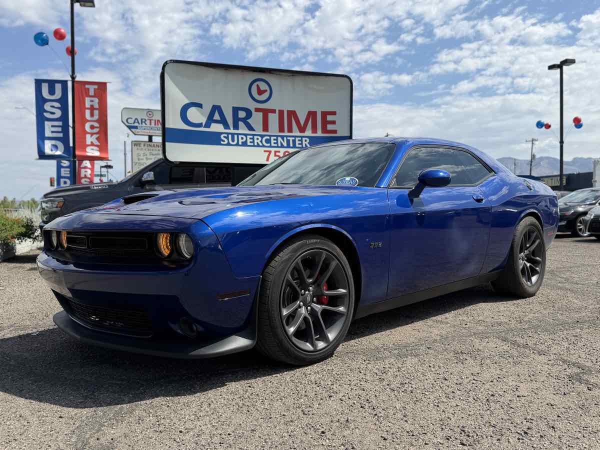 Dodge Challenger photo 2
