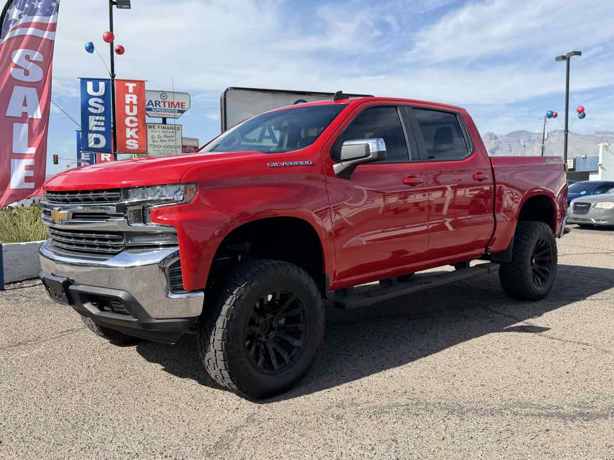 Chevrolet Silverado photo 2