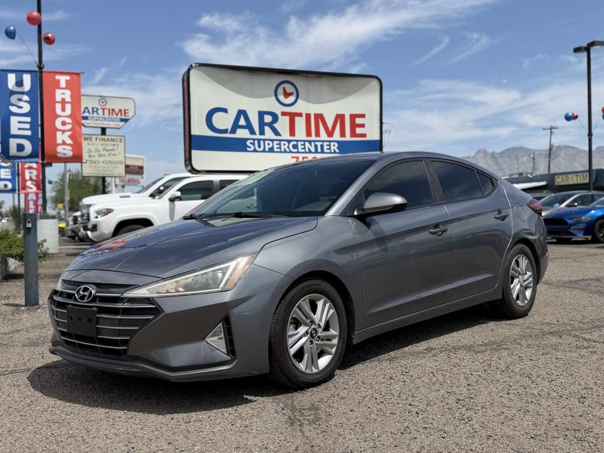 Hyundai Elantra photo 2