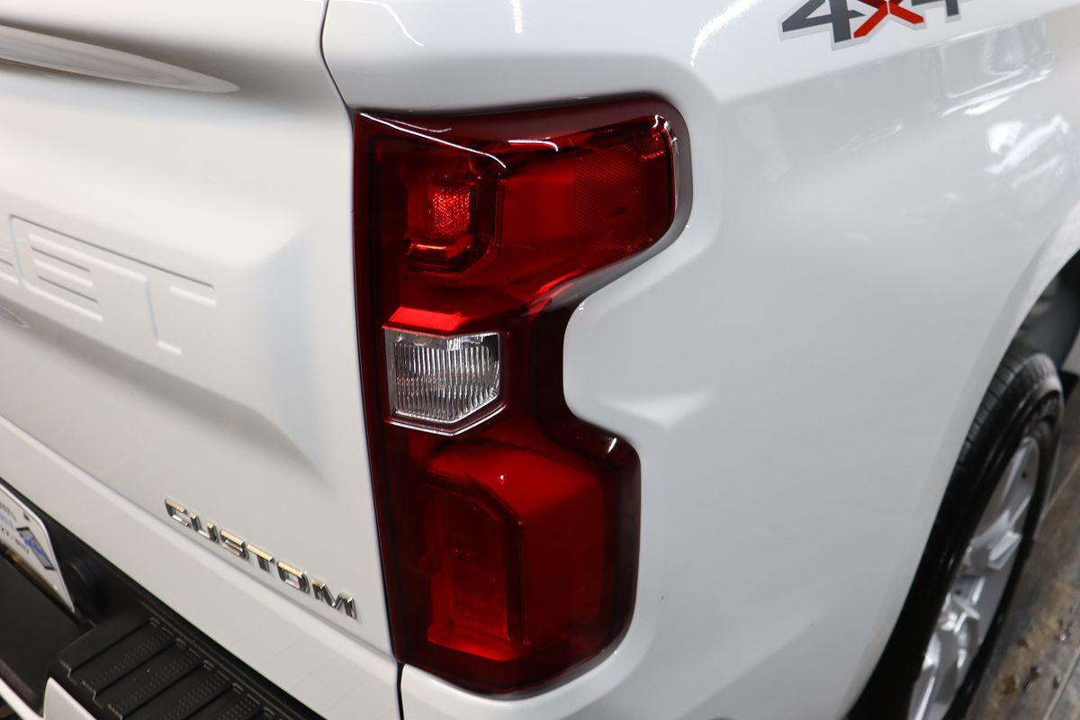 2020 Chevrolet Silverado 1500 Custom photo 15