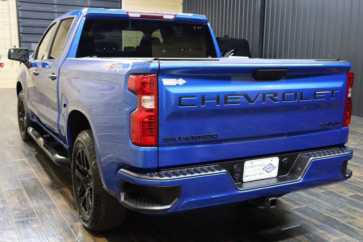 2024 Chevrolet Silverado 1500 Custom photo 3