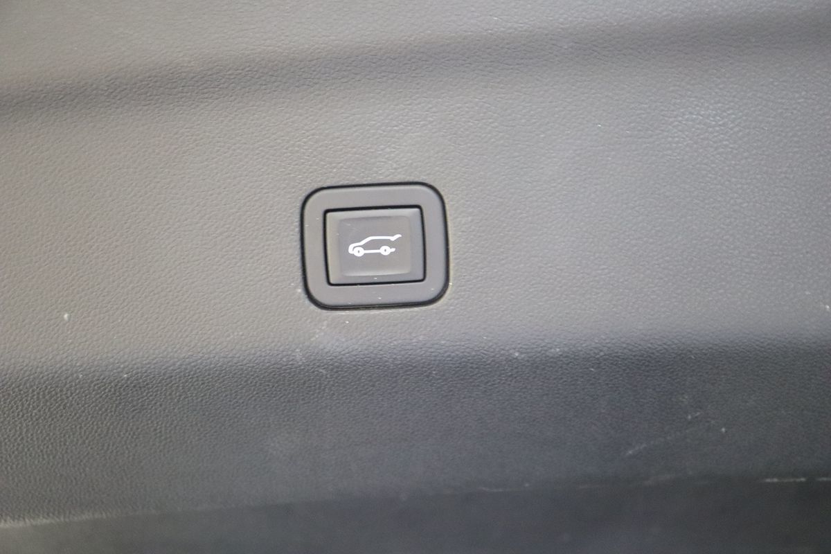 2023 Chevrolet Tahoe High Country photo 18
