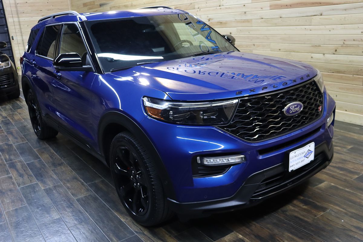 2022 Ford Explorer ST photo 3