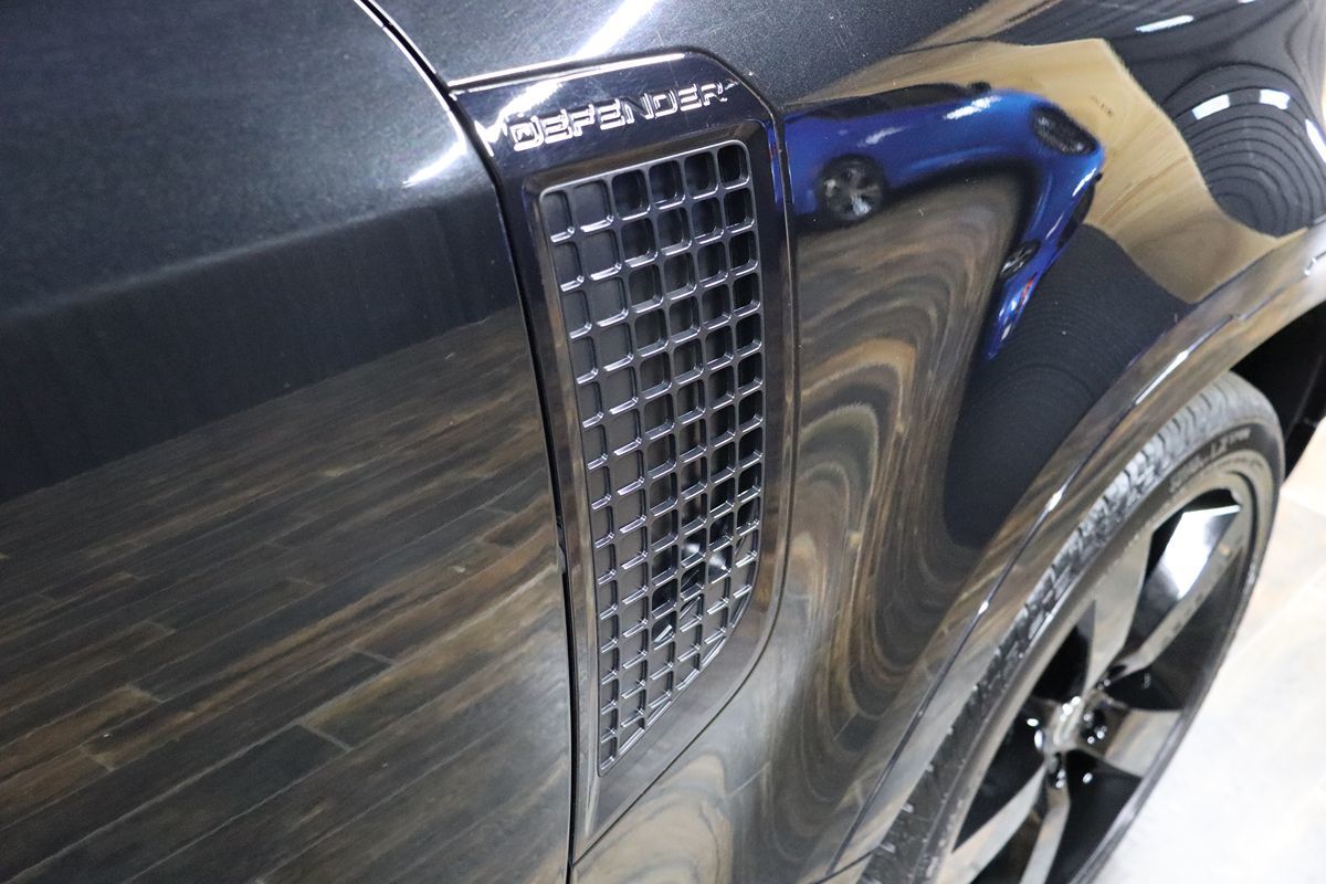 2023 Land Rover Defender X-Dynamic SE photo 9