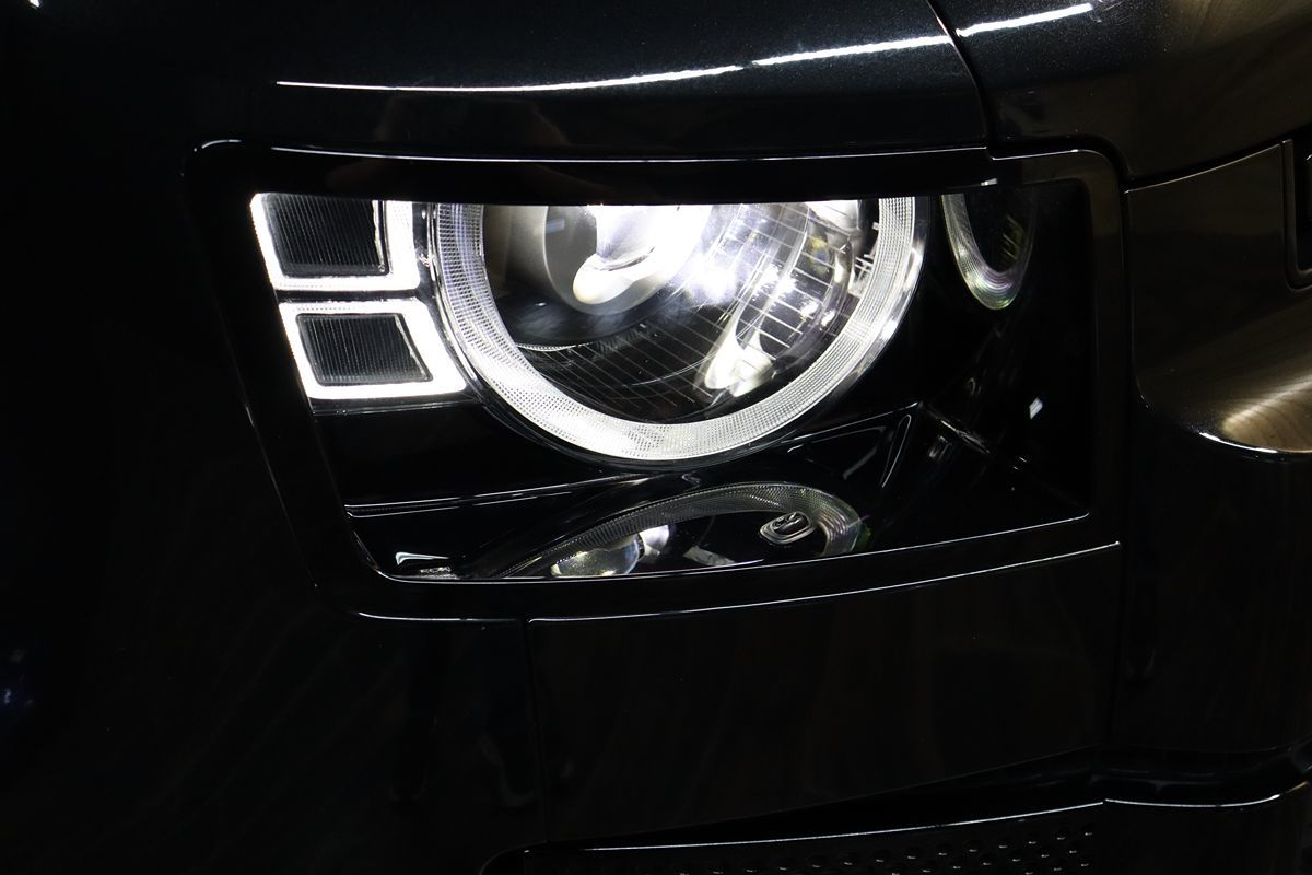 2023 Land Rover Defender X-Dynamic SE photo 13