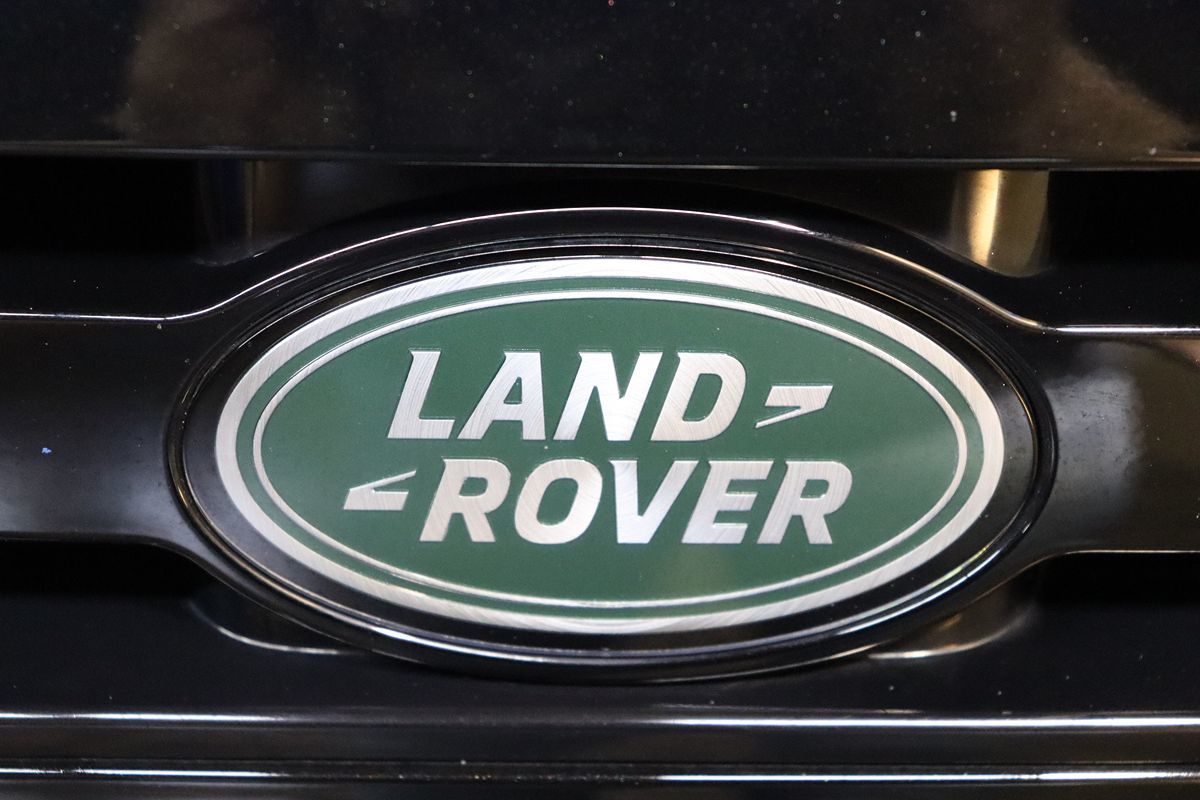 2023 Land Rover Defender X-Dynamic SE photo 16