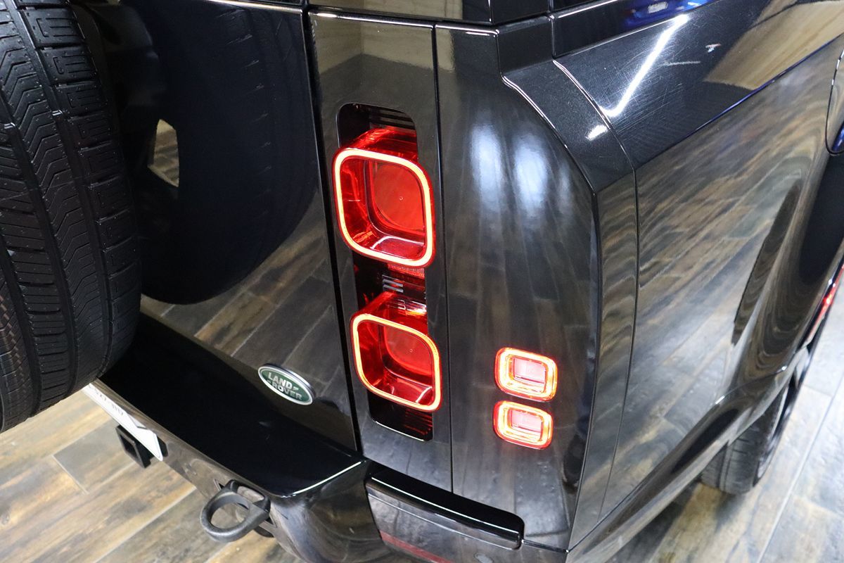 2023 Land Rover Defender X-Dynamic SE photo 21