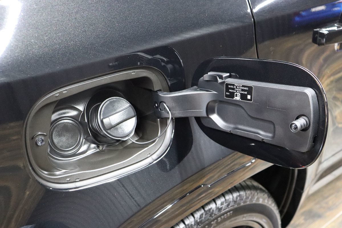2023 Land Rover Defender X-Dynamic SE photo 23