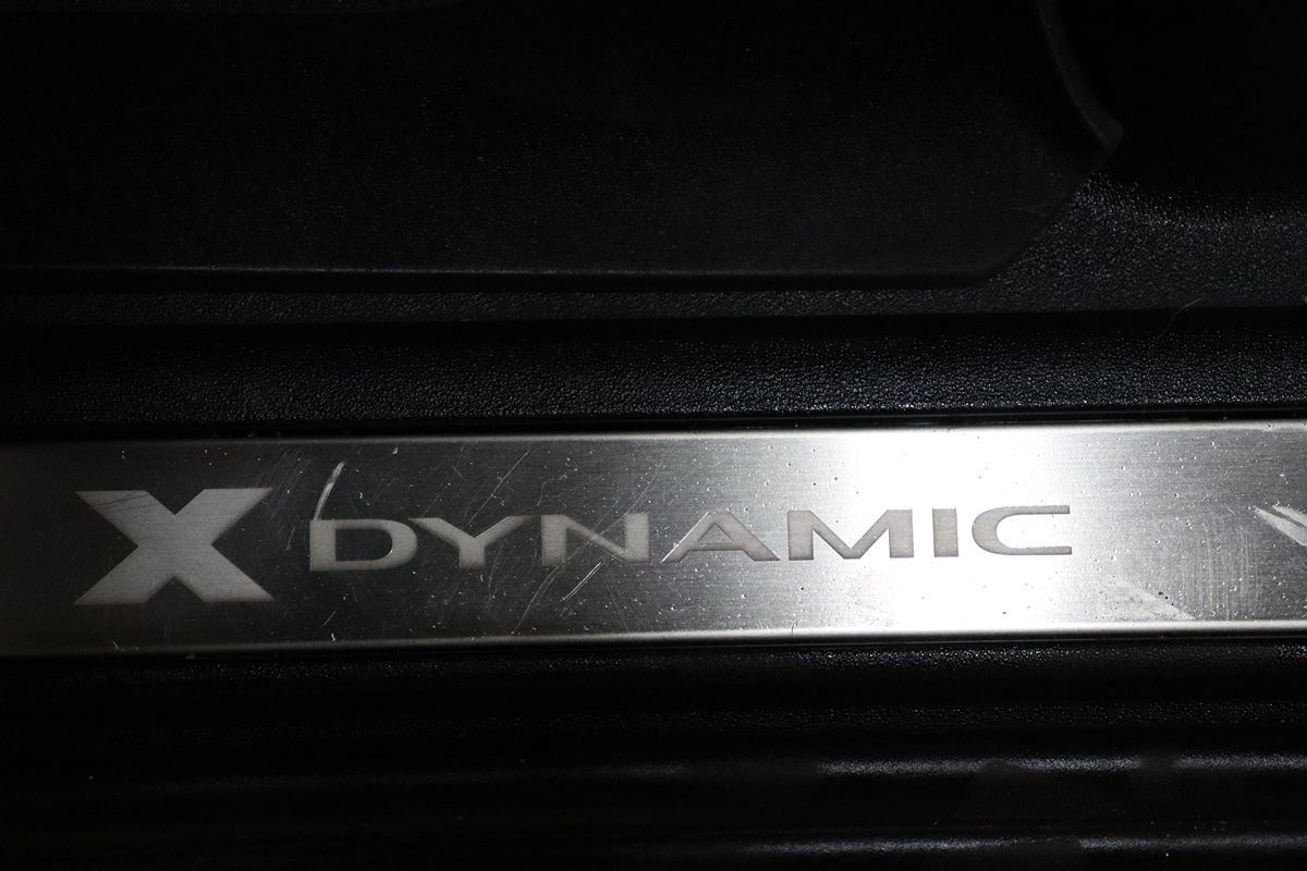 2023 Land Rover Defender X-Dynamic SE photo 32