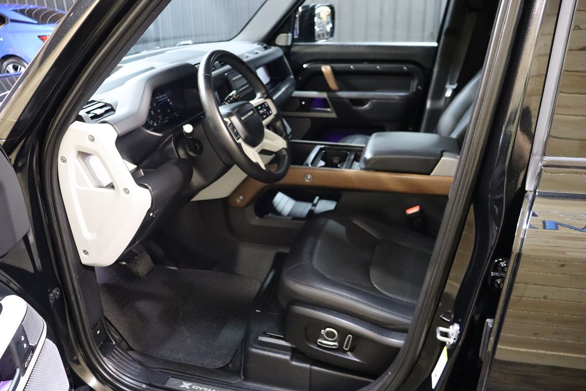 2023 Land Rover Defender X-Dynamic SE photo 34