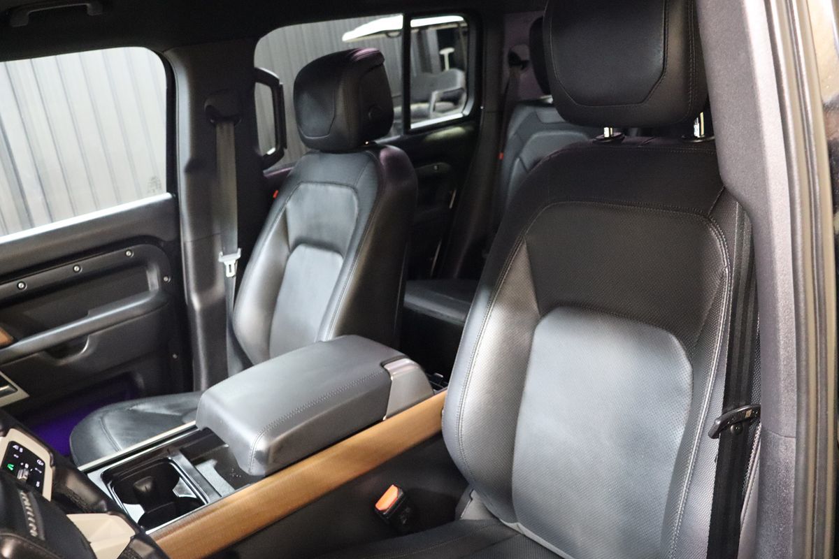 2023 Land Rover Defender X-Dynamic SE photo 35